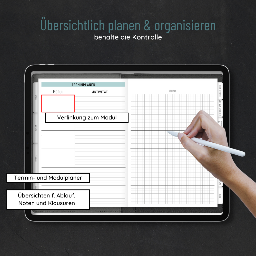 Eine Hand hält einen Stift und schreibt auf ein Tablet, auf dem der Fernuni Planer Classic Bachelor - Digital von Fernuni Planer mit Modulen und Aktivitäten abgebildet ist - perfekt für die Organisation Ihres Fernstudiums mit Links und Zeitplanübersichten in deutscher Sprache.